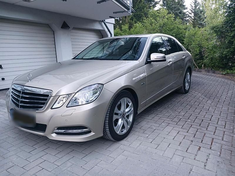 Gebraucht Mercedes E250 204 PS (150 kW) 2011 Gold Limousine