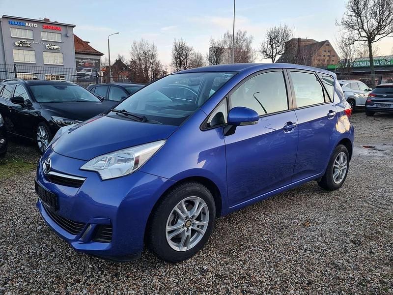 Satin blue mm Gebraucht 2011 Toyota Verso-S Life Van / Kleinbus | 7.490 € (Guter Preis) - Bild 1/4
