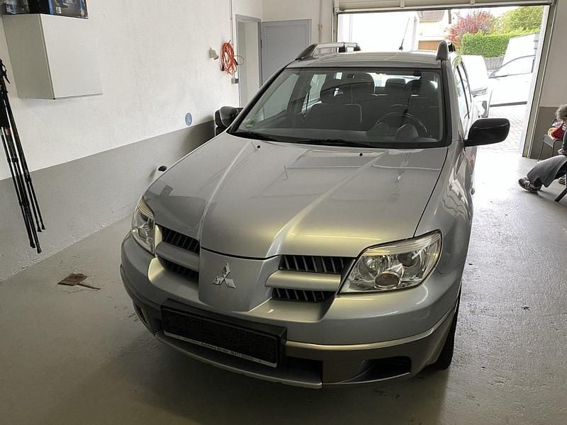 Silber Gebraucht 2005 Mitsubishi Outlander Intense SUV | 2.900 € (Fairer Preis) - Bild 1/4