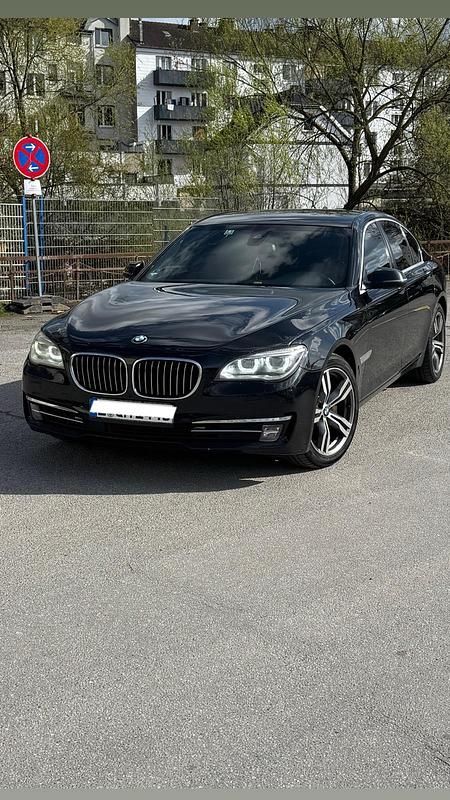 Gebraucht BMW 740 313 PS (230 kW) 2013 Schwarz Limousine