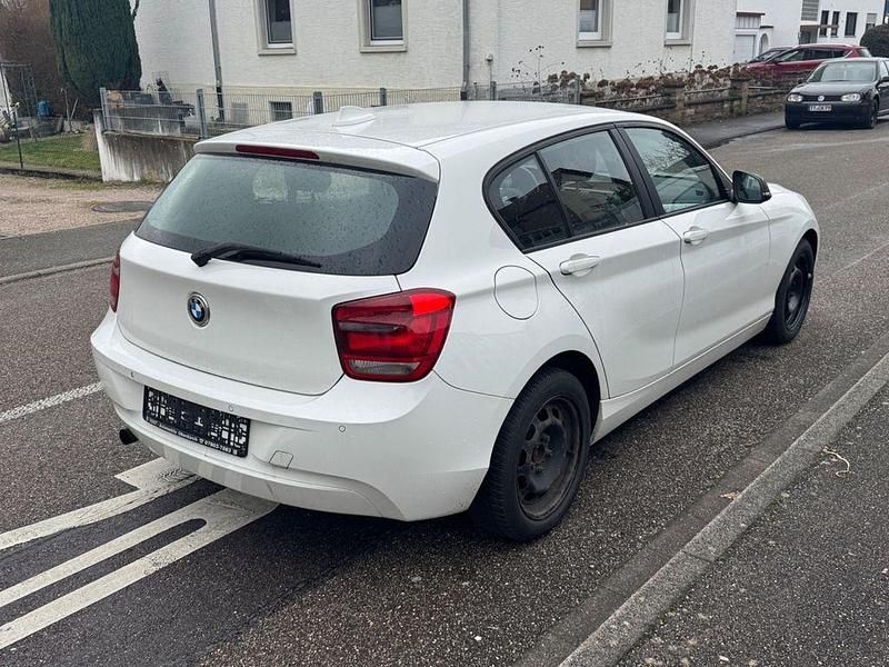Gebraucht BMW 114 102 PS (75 kW) 2013 Weiß Kleinwagen