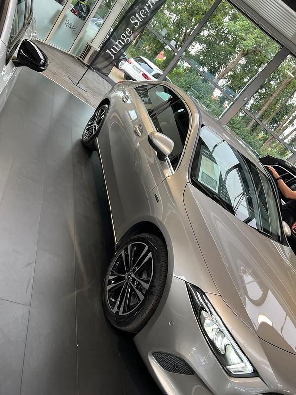 Andere farben Gebraucht 2020 Mercedes A250 Limousine | 21.499 € (Fairer Preis) - Bild 1/4