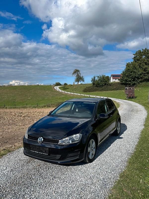 Schwarz Gebraucht 2013 VW Golf VII Comfortline Kleinwagen | 8.790 € (Superpreis) - Bild 1/4