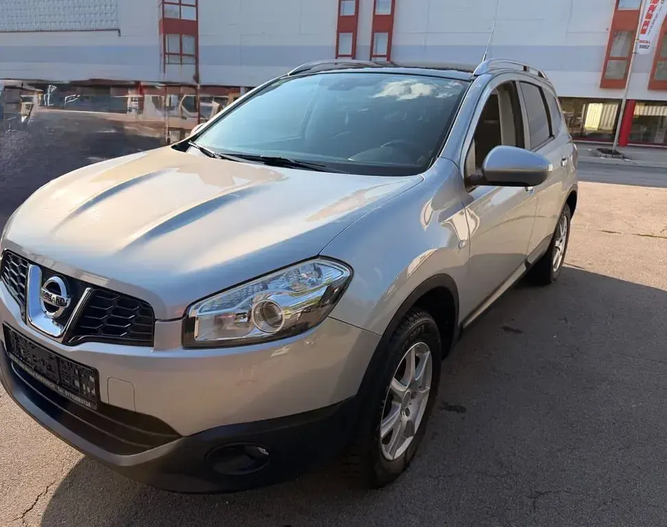 Gebraucht Nissan Qashqai +2 Acenta 141 PS (103 kW) 2011 Silber SUV