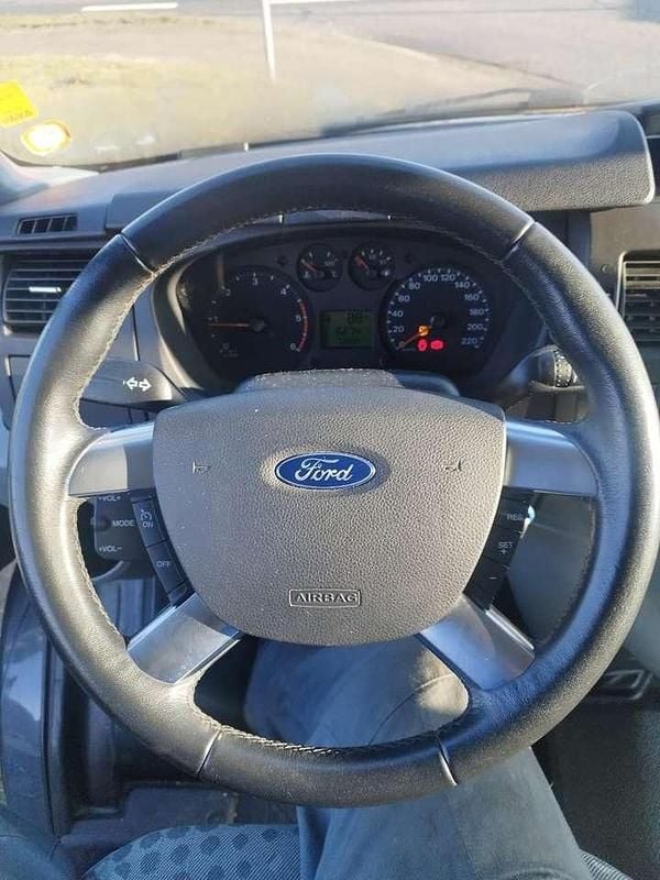 Usado Ford Transit 125 CV (91 kW) 2012 Gris Monovolumen