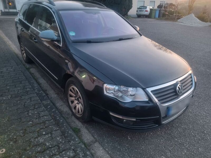Schwarz Gebraucht 2005 VW Passat Comfortline Limousine | 1.590 € (Superpreis) - Bild 1/4