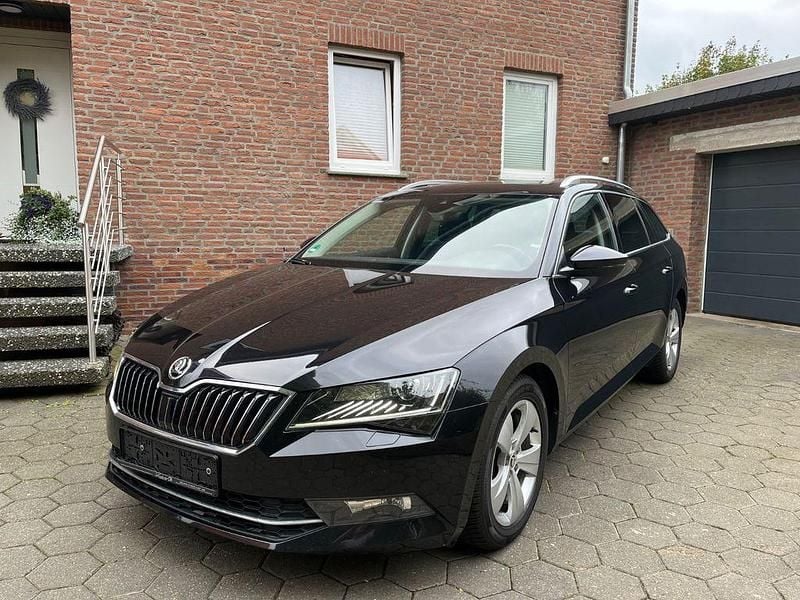 Schwarz Gebraucht 2018 Skoda Superb Kombi | 16.800 € (Fairer Preis) - Bild 1/4
