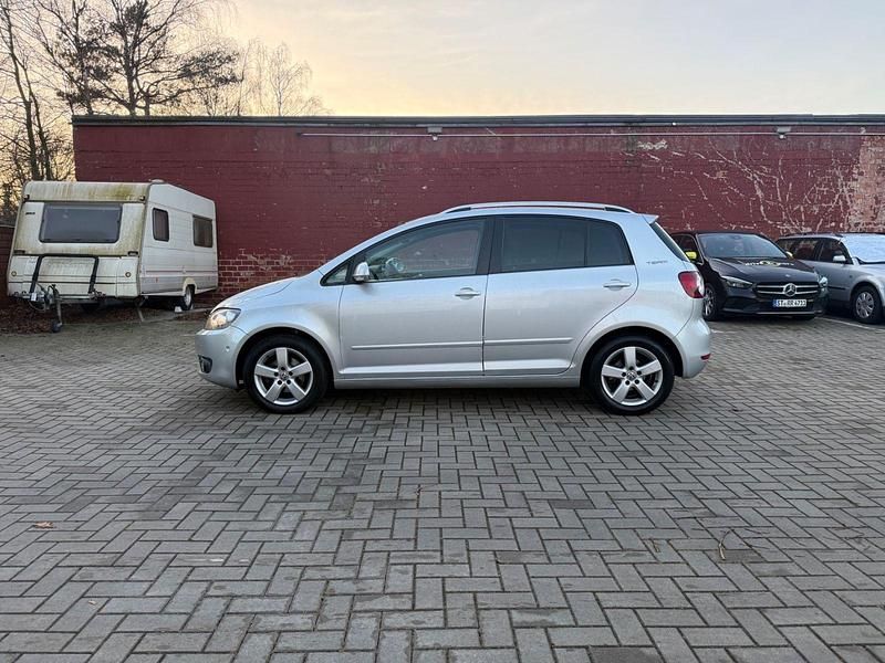 Gebraucht VW Golf VI Team 105 PS (77 kW) 2010 Grau Kleinwagen