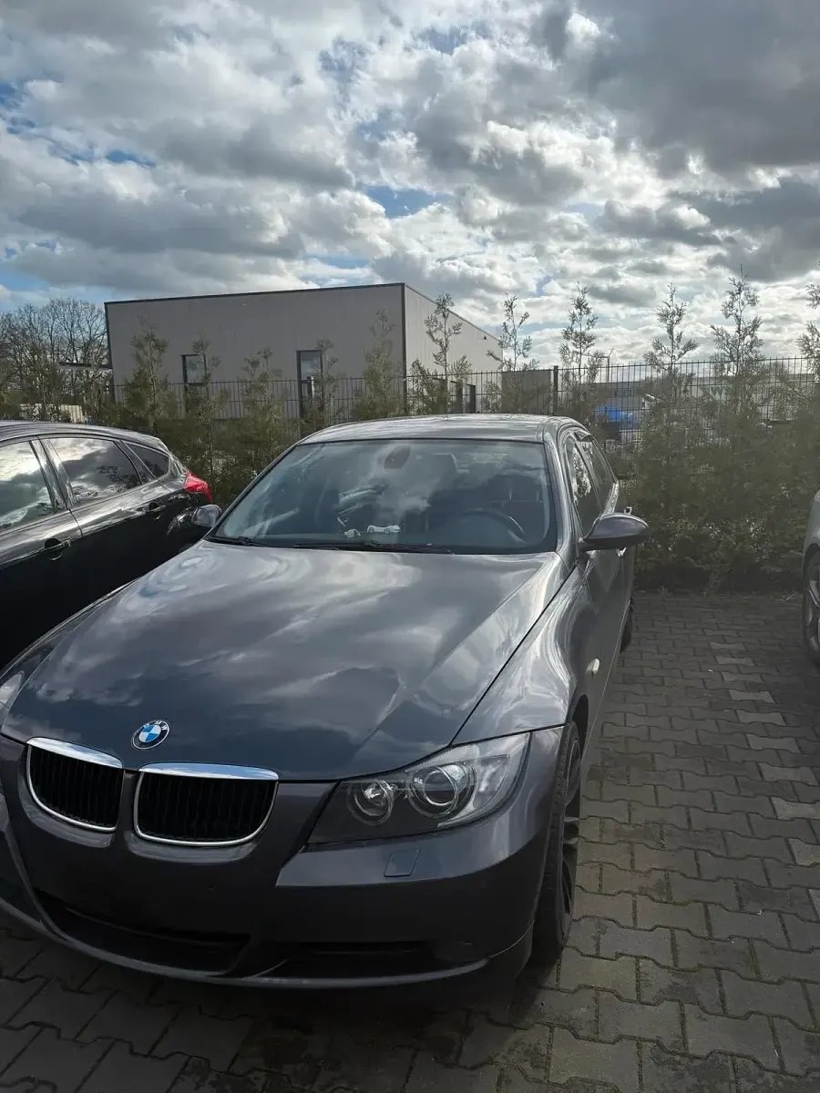 Gebraucht BMW 320 150 PS (110 kW) 2005 Grau Limousine