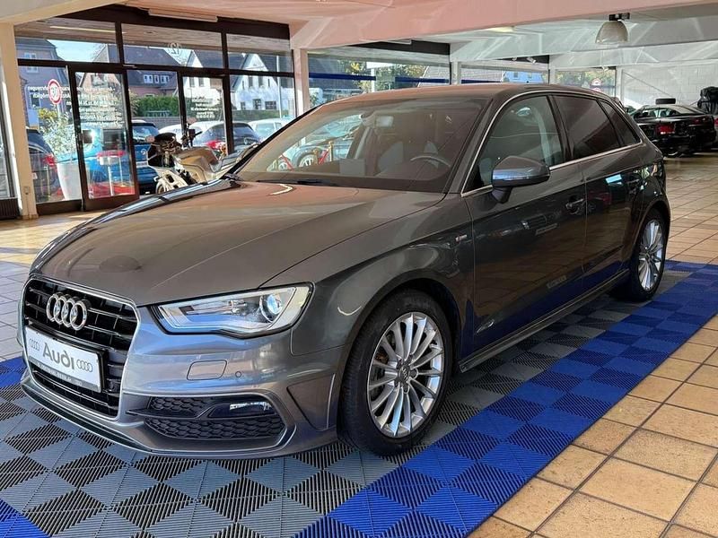 Grau Gebraucht 2015 Audi A3 Sportback Ambition Kleinwagen | 14.999 € (Etwas zu teuer) - Bild 1/4