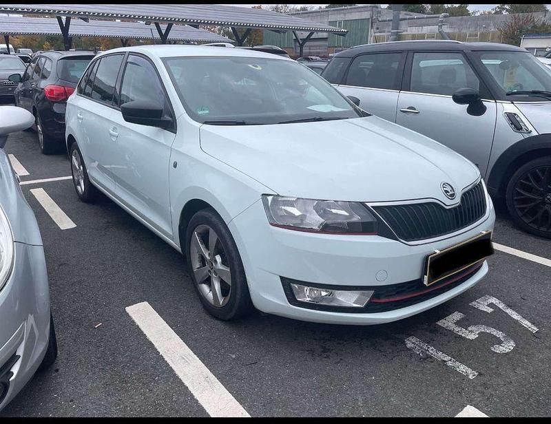 Weiß Gebraucht 2015 Skoda Rapid Drive Kombi | 8.890 € (Fairer Preis) - Bild 1/3