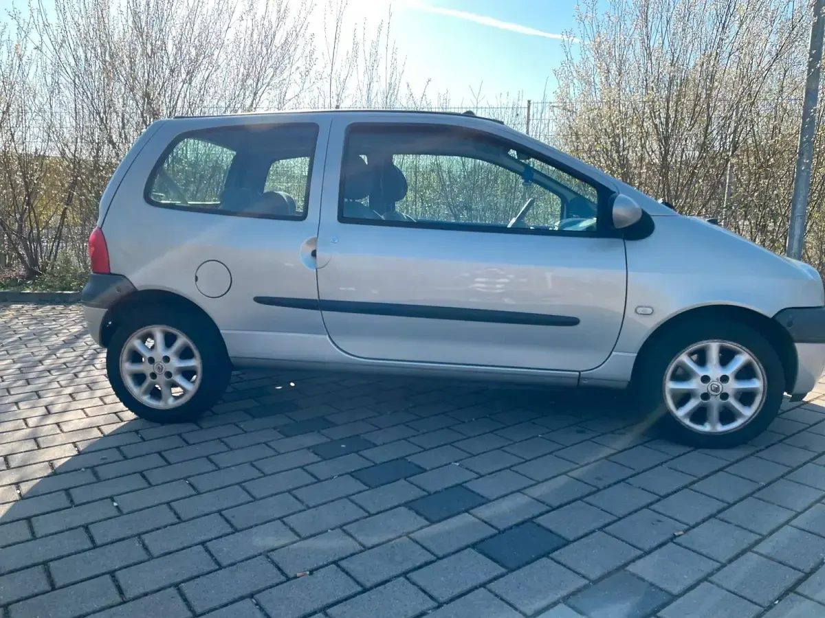 Używany Renault Twingo 58 KM (42 kW) 2007 Srebrny Hatchback