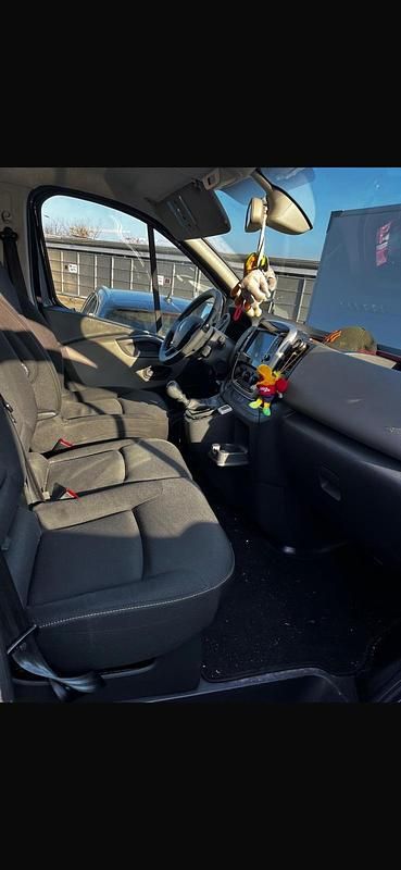 Gebraucht Renault Traffic 140 PS (102 kW) 2015 Schwarz Van / Kleinbus