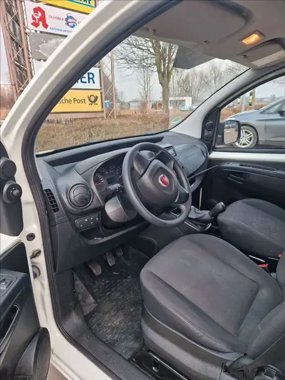 Gebraucht Fiat Fiorino Basis 80 PS (58 kW) 2022 Weiß Van / Kleinbus