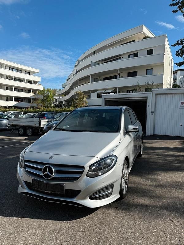 Silber Gebraucht 2017 Mercedes B180 Van / Kleinbus | 4.999 € (Superpreis) - Bild 1/4