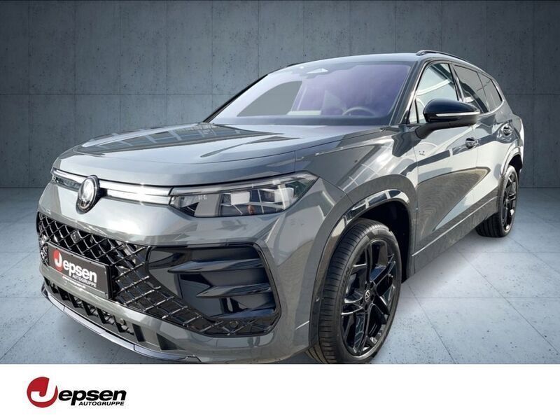 Delfingrau metallic Neu 2025 VW Tayron R-line SUV | 65.970 € (Teuer) - Bild 1/4