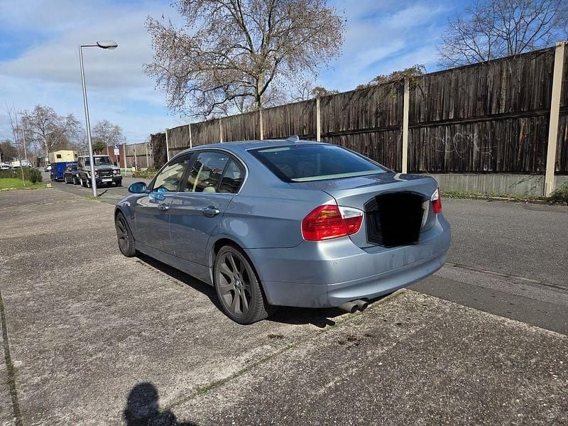 Gebraucht BMW 325 218 PS (160 kW) 2006 Blau Limousine