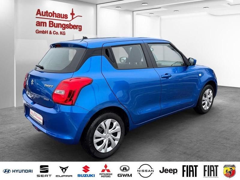 Gebraucht Suzuki Swift Club 83 PS (61 kW) 2024 Blau Kleinwagen