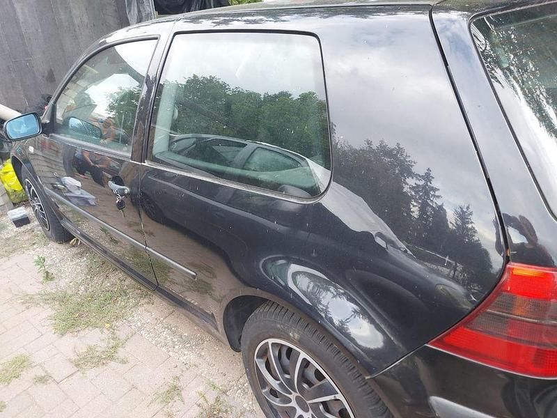 Schwarz Gebraucht 2001 VW Golf IV Basis Limousine | 700 € (Guter Preis) - Bild 1/4
