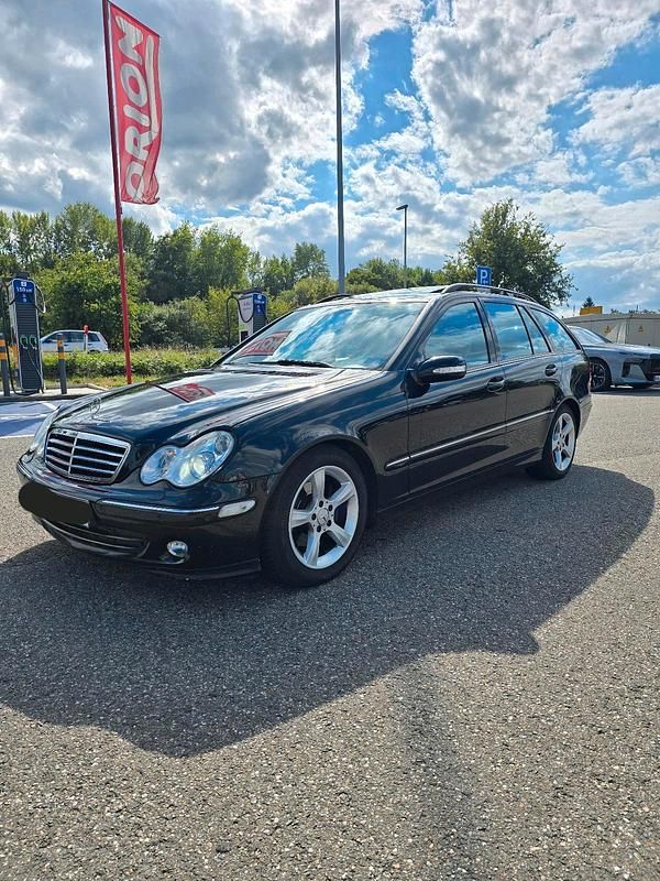 Schwarz Gebraucht 2007 Mercedes C200 Avantgarde Kombi | 3.900 € (Guter Preis) - Bild 1/4