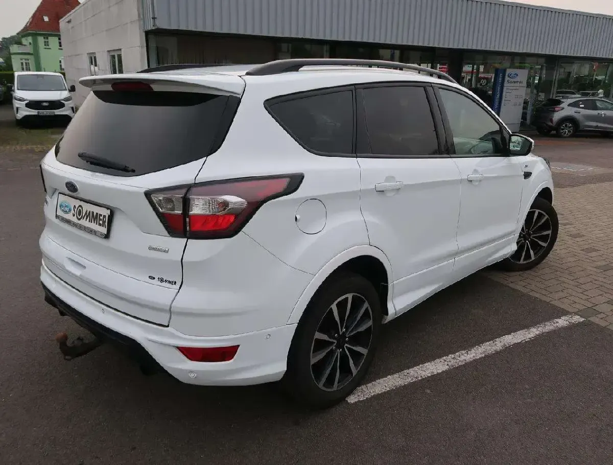 Gebraucht Ford Kuga ST-Line 150 PS (110 kW) 2017 Frostweiß SUV