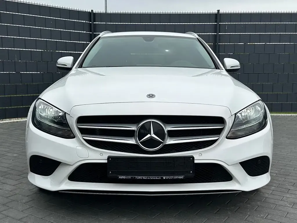 Gebraucht Mercedes C300 Avantgarde 258 PS (189 kW) 2019 Weiß Limousine