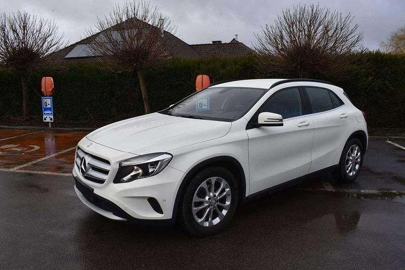 Gebraucht Mercedes GLA200 Urban 136 PS (100 kW) 2015 Weiß SUV