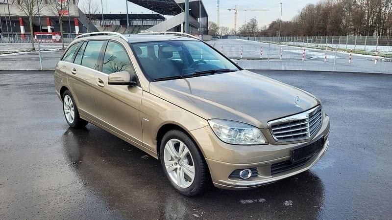 Gebraucht Mercedes C180 156 PS (114 kW) 2010 Beige Limousine