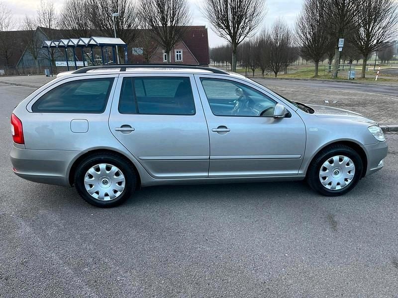 Gebraucht Skoda Octavia 105 PS (77 kW) 2011 Braun Kombi