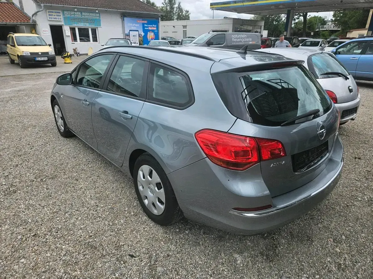 Gebraucht Opel Astra 95 PS (69 kW) 2013 Grau Kombi