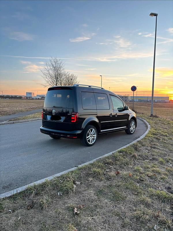 Gebraucht VW Caddy Highline 150 PS (110 kW) 2017 Schwarz Van / Kleinbus
