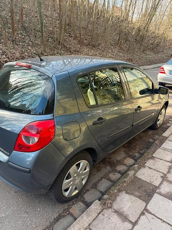 Gebraucht Renault Clio III 75 PS (55 kW) 2006 Grau Kleinwagen