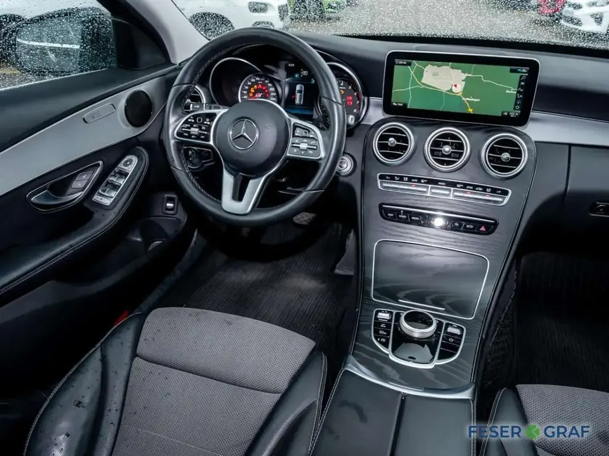 Gebraucht Mercedes C200 Avantgarde 184 PS (135 kW) 2018 Obsidianschwarz Kombi