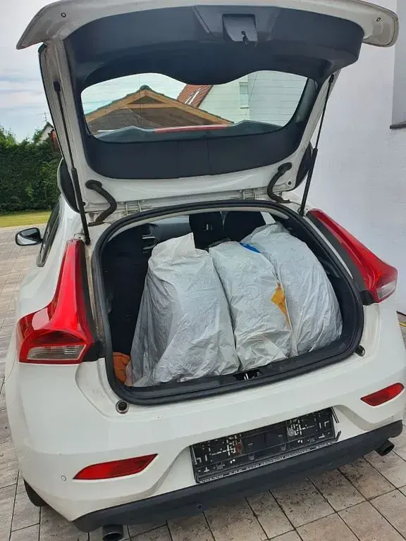 Gebraucht Volvo V40 Momentum 120 PS (88 kW) 2014 Weiß Limousine