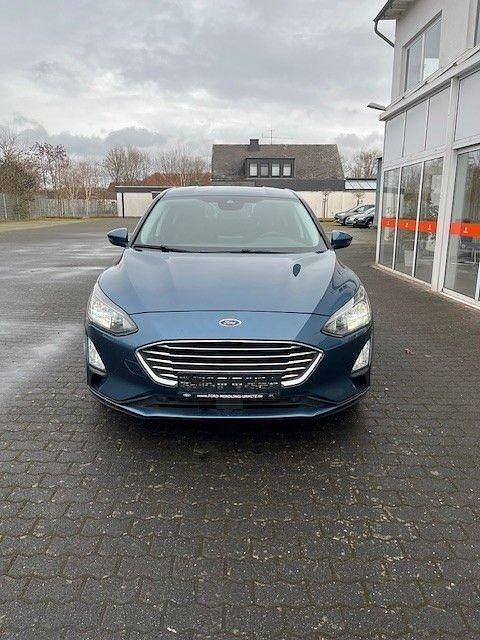 Używany Ford Focus Titanium 155 KM (114 kW) 2021 Niebieski Sedan/Limuzyna