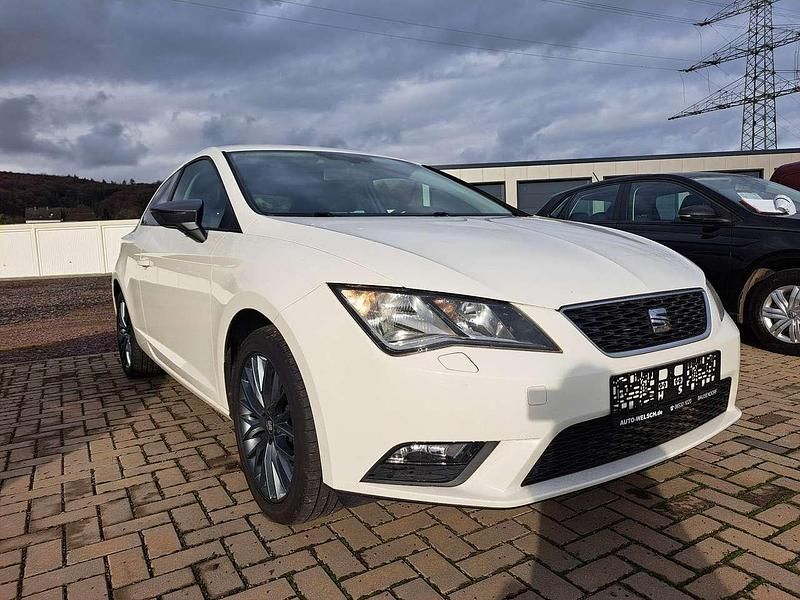 "candy" weiss Gebraucht 2016 Seat Leon CONNECT Coupé | 9.900 € (Fairer Preis) - Bild 1/4