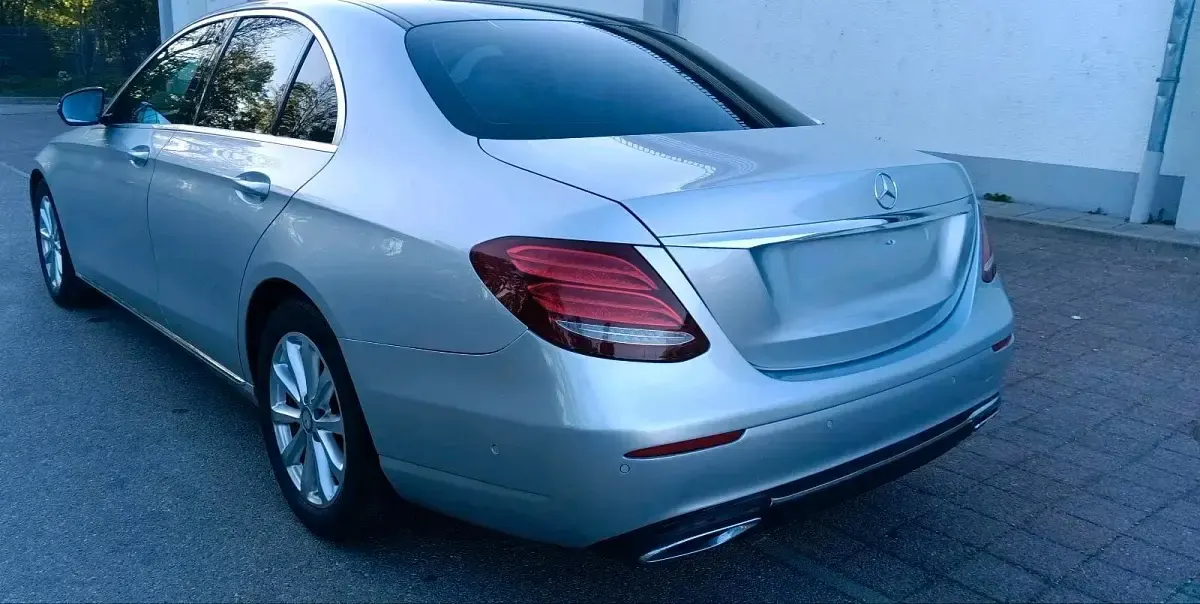 Gebraucht Mercedes E220 Avantgarde 194 PS (142 kW) 2016 Silber Limousine