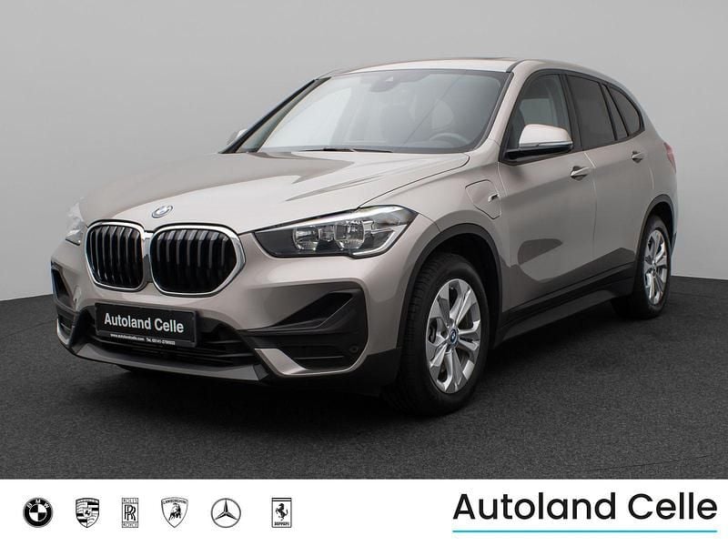 Kaschmirsilber metallic aschwarz Gebraucht 2022 BMW X1 Performance SUV | 29.999 € (Fairer Preis) - Bild 1/4