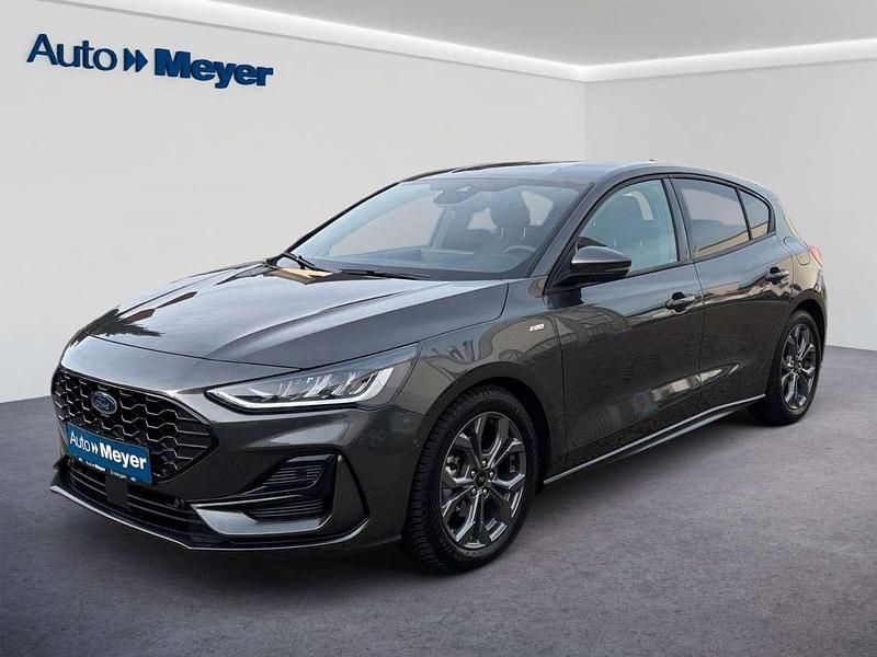 Magneticgrau Gebraucht 2025 Ford Focus ST-Line X Limousine | 26.990 € (Fairer Preis) - Bild 1/4