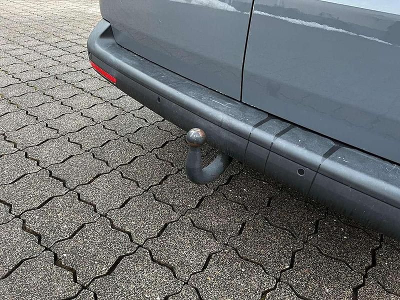 Gebraucht VW Transporter 110 PS (80 kW) 2022 Pure grey Van
