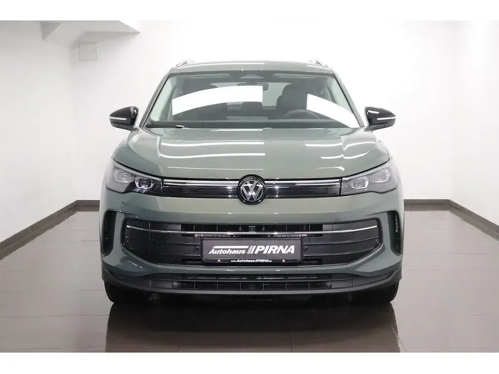 Neu VW Tiguan 150 PS (110 kW) 2026 Grün SUV