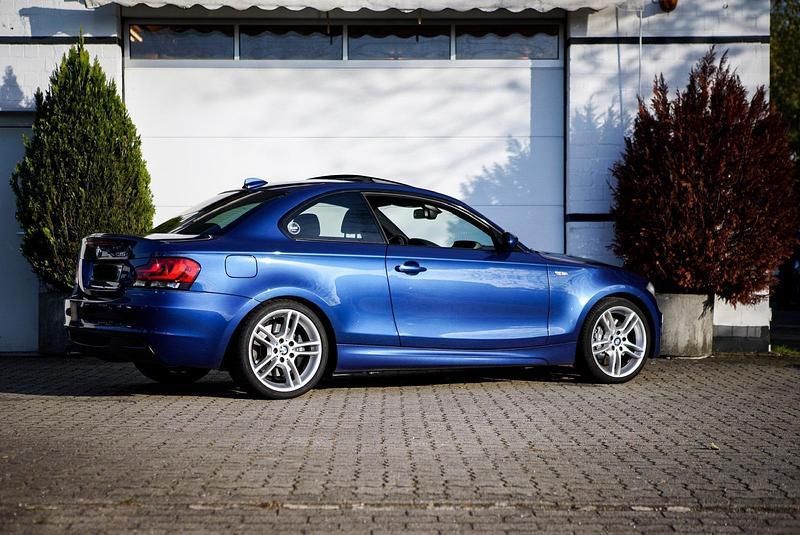 Blau Gebraucht 2009 BMW 135 Coupé M Performance Coupé | 14.600 € - Bild 1/4