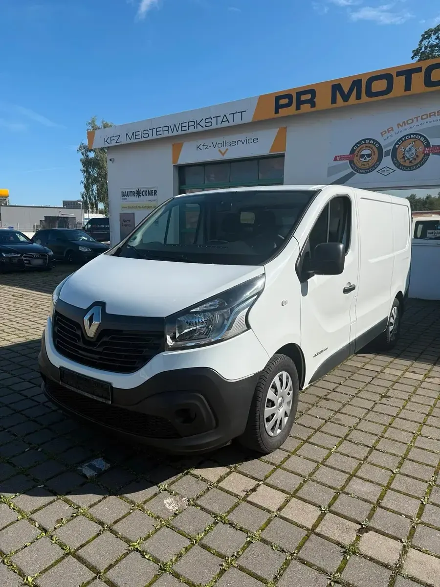 Gebraucht Renault Trafic 145 PS (106 kW) 2018 Weiß Van / Kleinbus