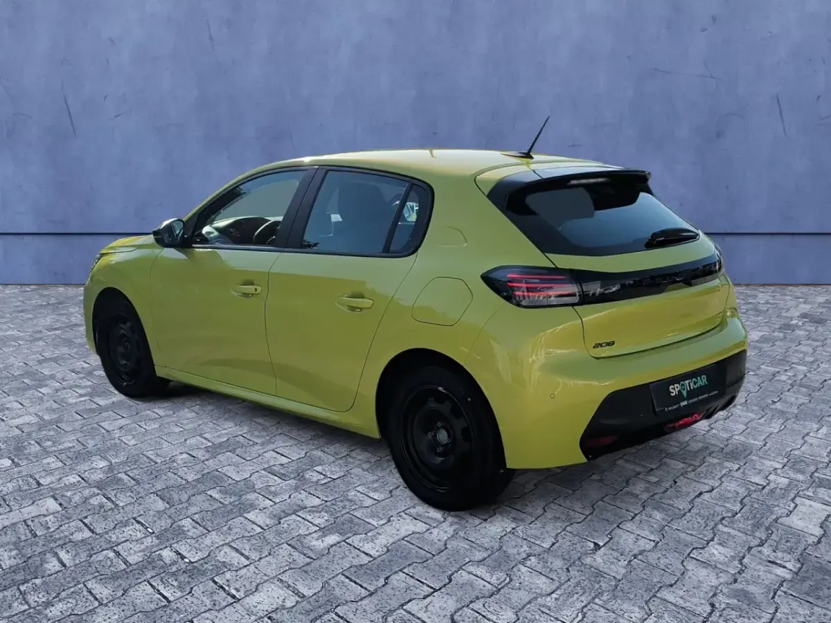 Gebraucht Peugeot 208 Active 101 PS (74 kW) 2024 Gelb Kleinwagen