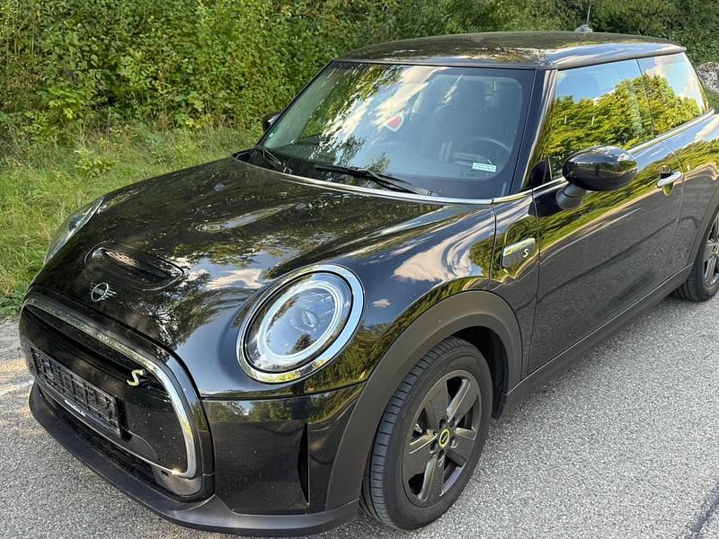 Gebraucht Mini Cooper SE 135 kW (184 PS) 2023 Schwarz Kleinwagen