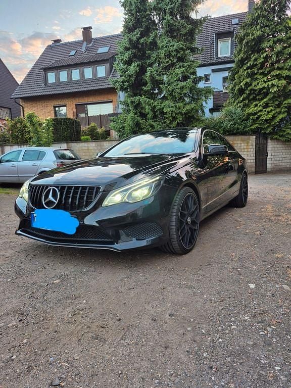 Schwarz Gebraucht 2013 Mercedes E250 Coupé | 14.250 € (Superpreis) - Bild 1/4