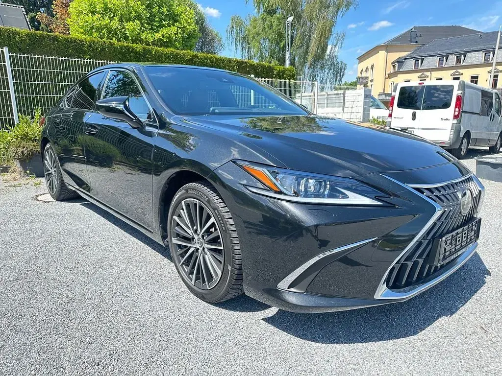Gebraucht Lexus ES300H 178 PS (130 kW) 2023 Schwarz Limousine