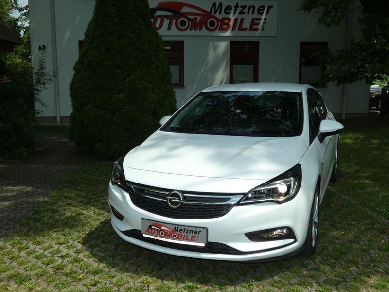 Weiß Gebraucht 2019 Opel Astra Limousine | 11.390 € (Fairer Preis) - Bild 1/4
