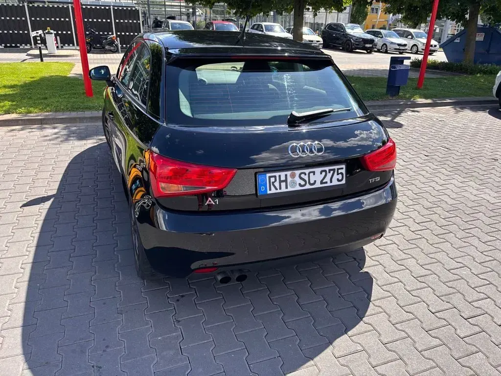 Gebraucht Audi A1 Attraction 122 PS (89 kW) 2011 Schwarz Kleinwagen