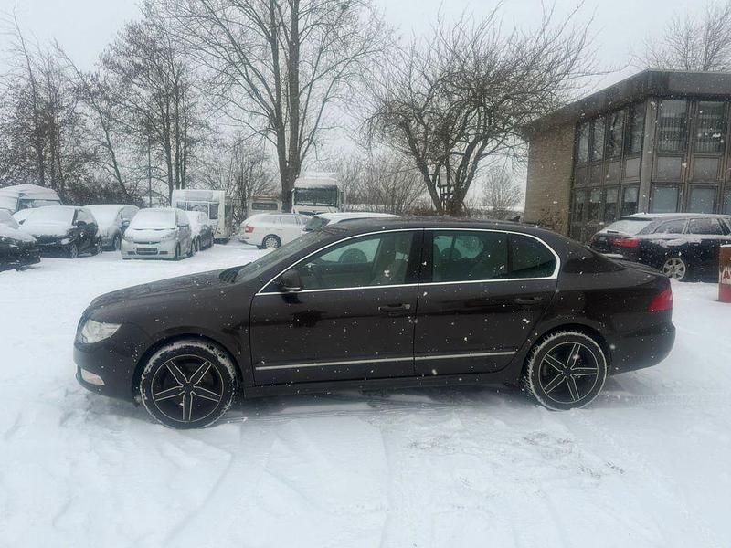 Gebraucht Skoda Superb Elegance 140 PS (102 kW) 2011 Braun Limousine